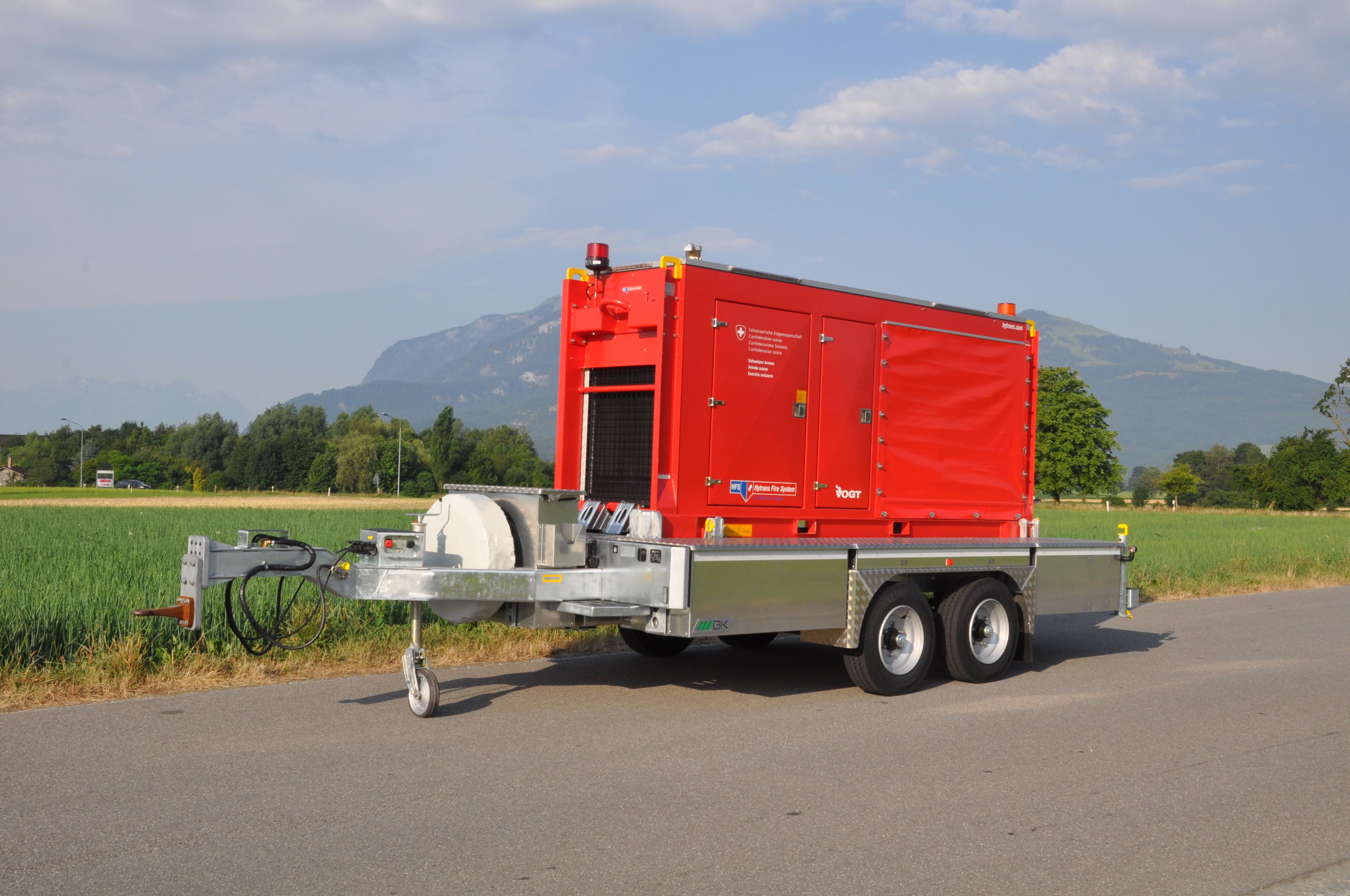 26 Zentralachsanhänger mit Lenzpumpe