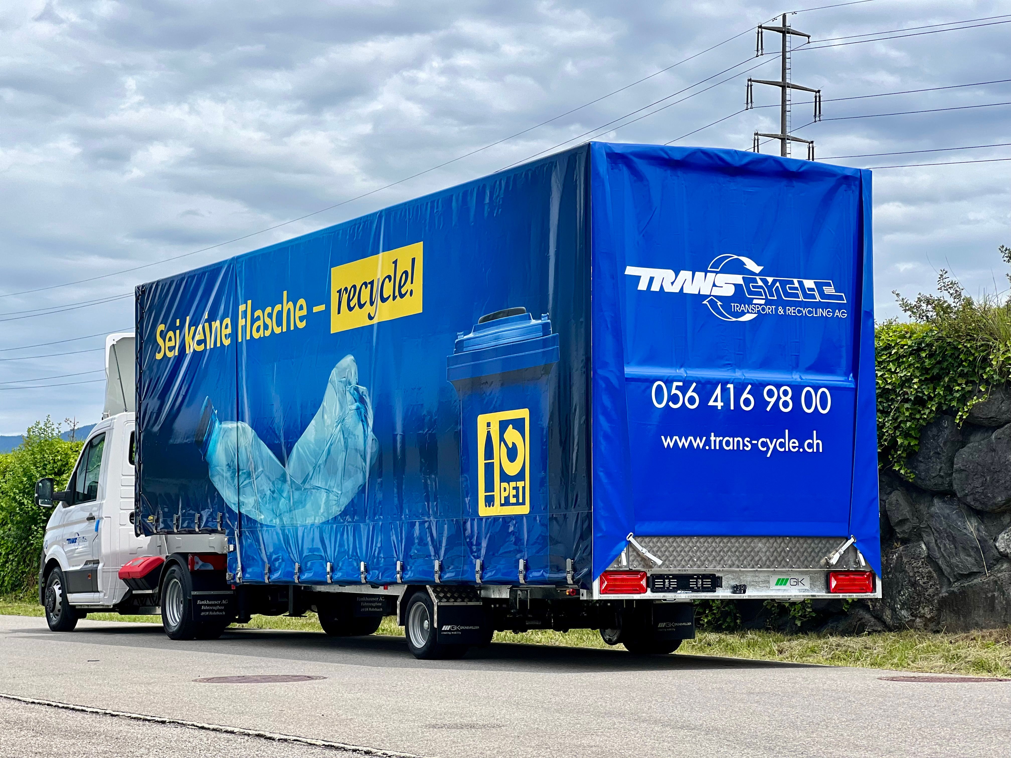 Leichtsattelanhänger mit Brückenaufbau