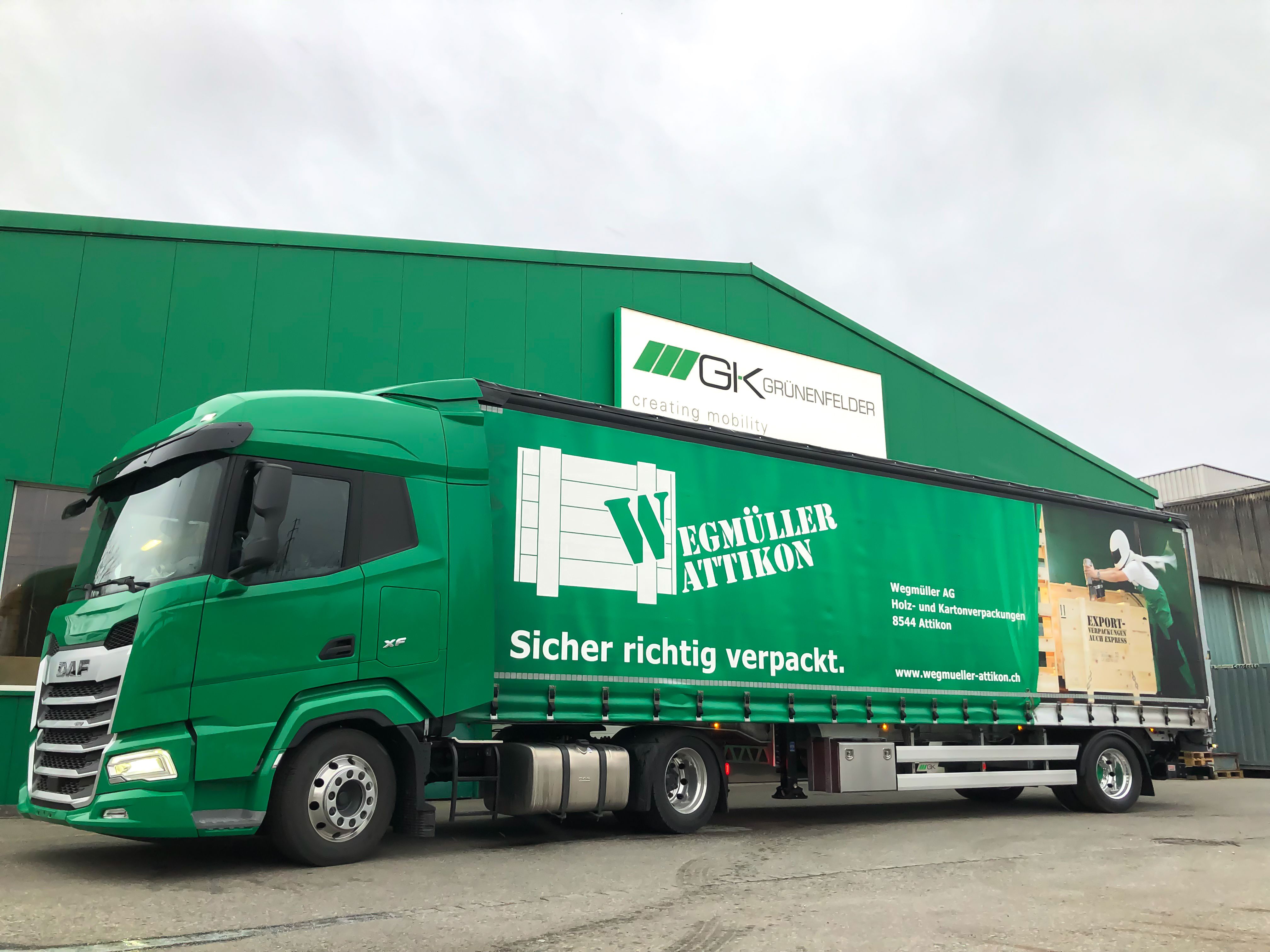 Sattel- und Drehschemelanhänger mit Brückenaufbau