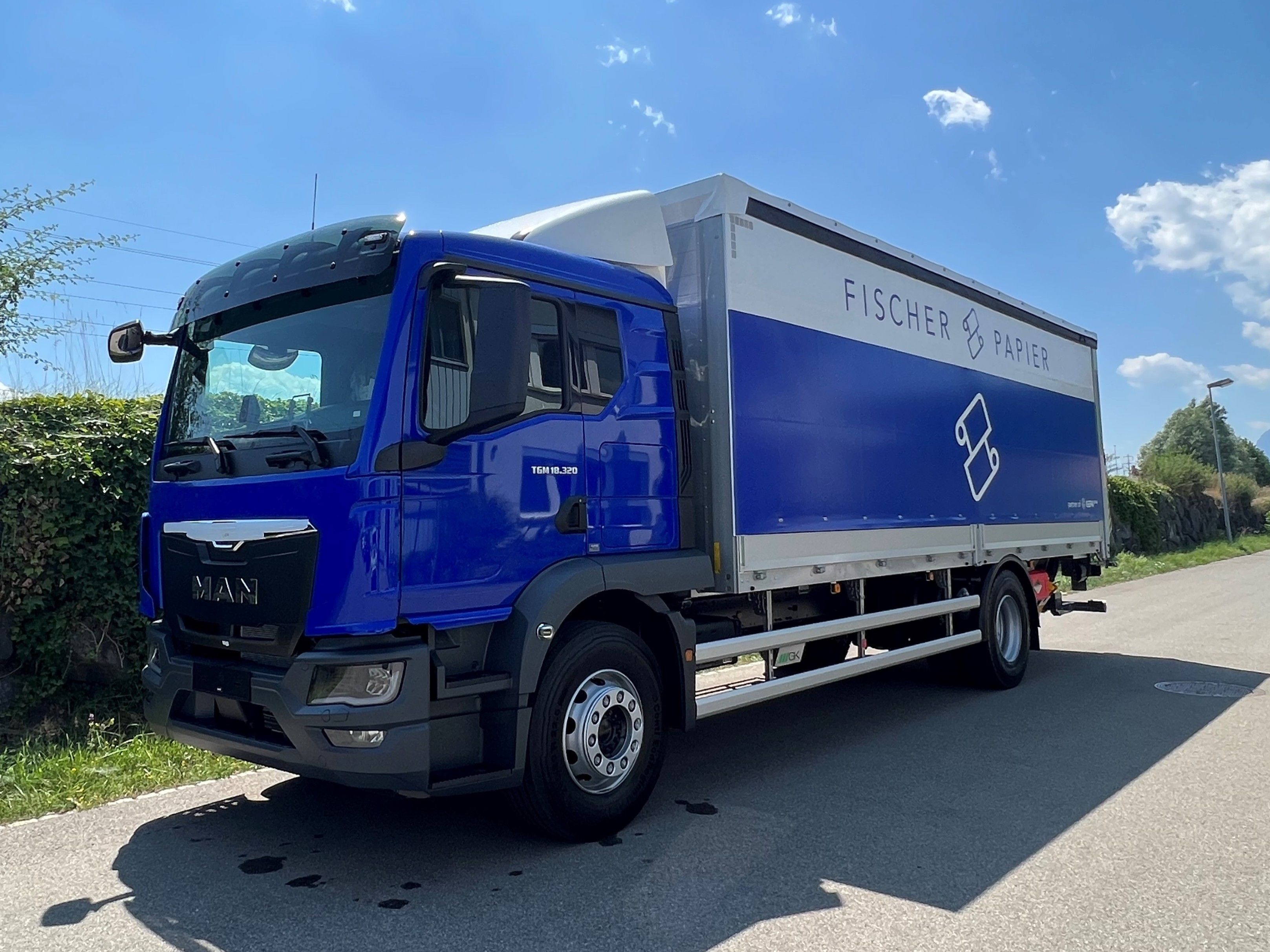 Kombi- und Kofferaufbauten für Fischer Papier AG