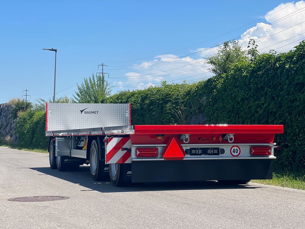 4-Achs Jumbo-Plateau-Anhänger für die Baumet AG