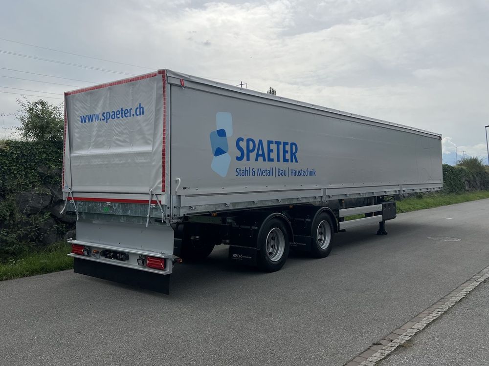 Zuverlässig im Einsatz: Massgeschneiderter 2-Achs-Sattelanhänger für Spaeter AG
