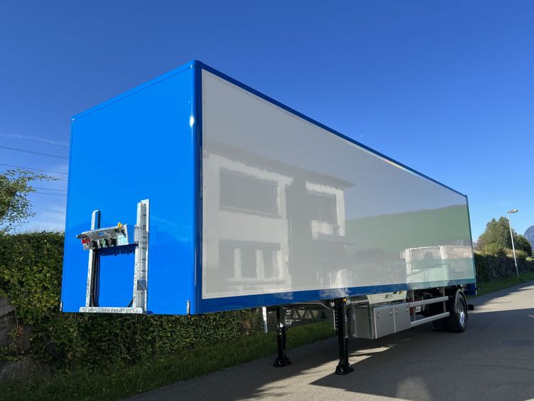 Sauber unterwegs – Transportlösungen für die Riwax-Chemie AG